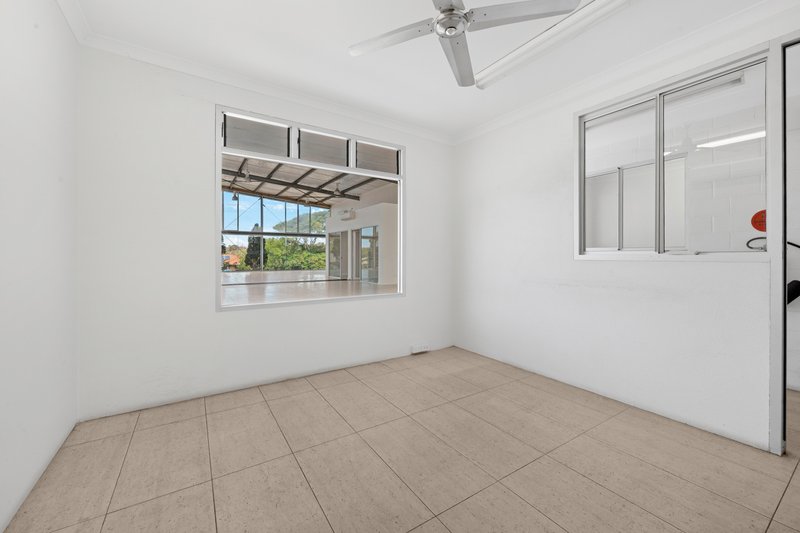 Photo - 107-109 North West Coastal Highway, Wonthella WA 6530 - Image 11