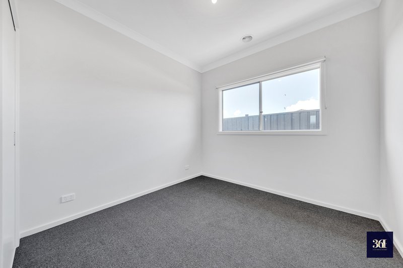 Photo - 107 Abbeygate Drive, Werribee VIC 3030 - Image 4