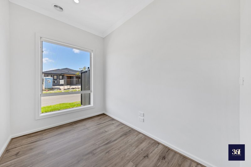 Photo - 107 Abbeygate Drive, Werribee VIC 3030 - Image 5