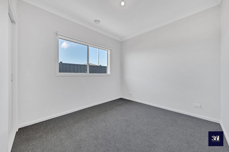 Photo - 107 Abbeygate Drive, Werribee VIC 3030 - Image 7