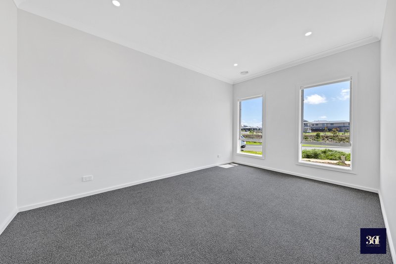 Photo - 107 Abbeygate Drive, Werribee VIC 3030 - Image 10