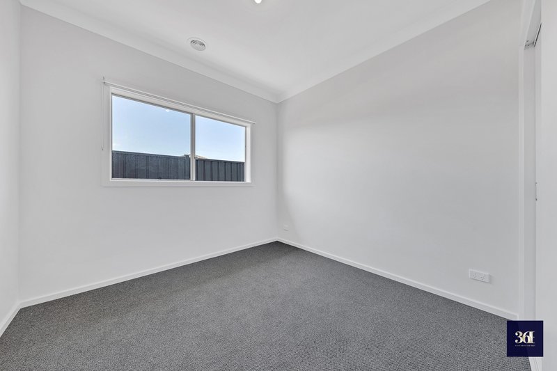 Photo - 107 Abbeygate Drive, Werribee VIC 3030 - Image 12