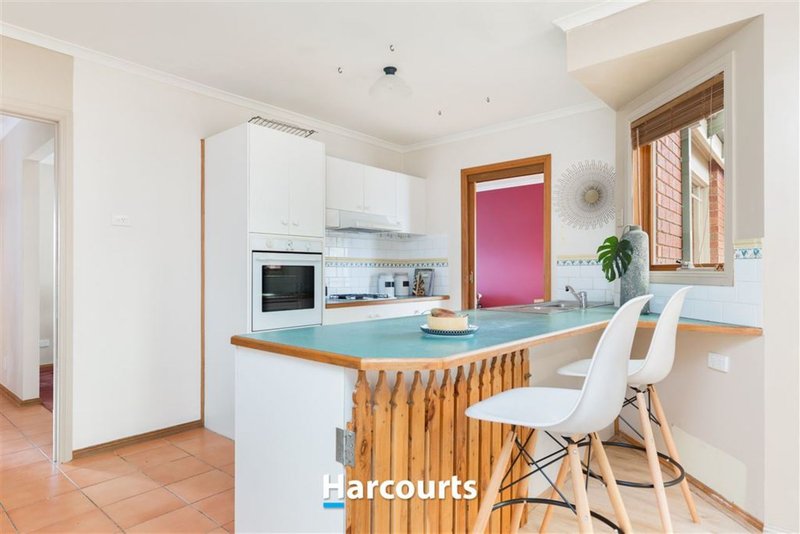 Photo - 107 Earlsfield Drive, Berwick VIC 3806 - Image 2