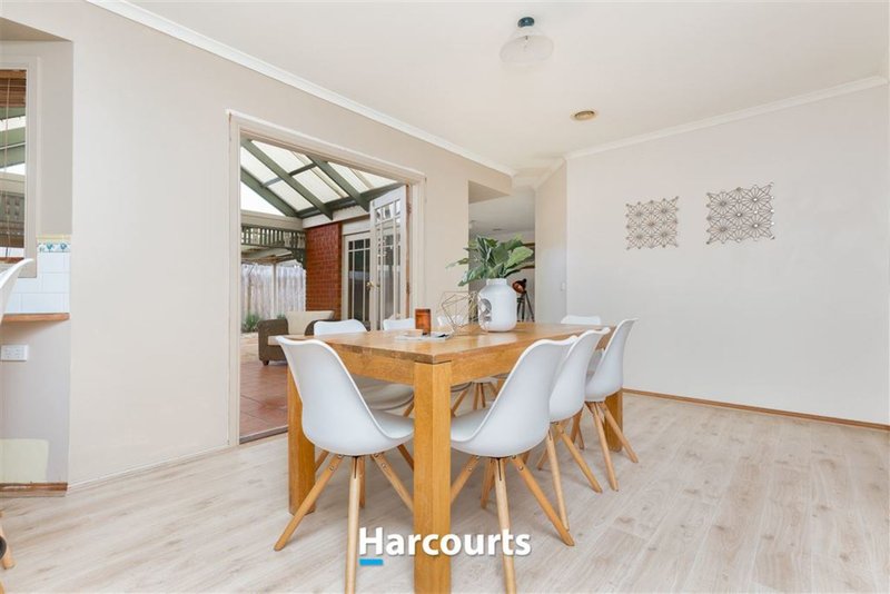 Photo - 107 Earlsfield Drive, Berwick VIC 3806 - Image 4