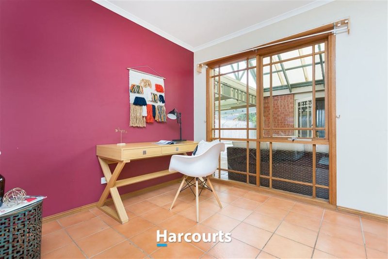 Photo - 107 Earlsfield Drive, Berwick VIC 3806 - Image 7