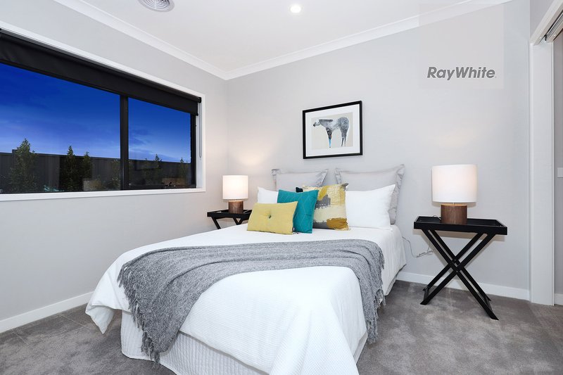 Photo - 107 Frontier Avenue, Greenvale VIC 3059 - Image 14