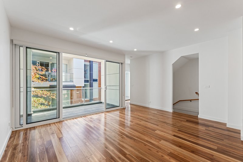 Photo - 10/7 Hay Street, Box Hill South VIC 3128 - Image 2