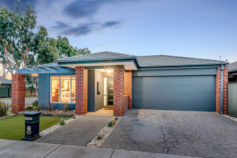 Photo - 107 Huntington Drive, Craigieburn VIC 3064 - Image 2