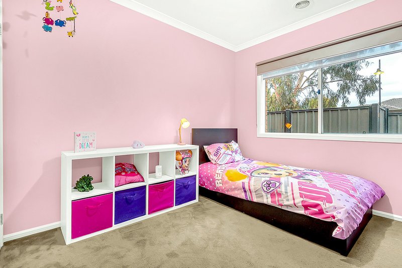 Photo - 107 Huntington Drive, Craigieburn VIC 3064 - Image 17