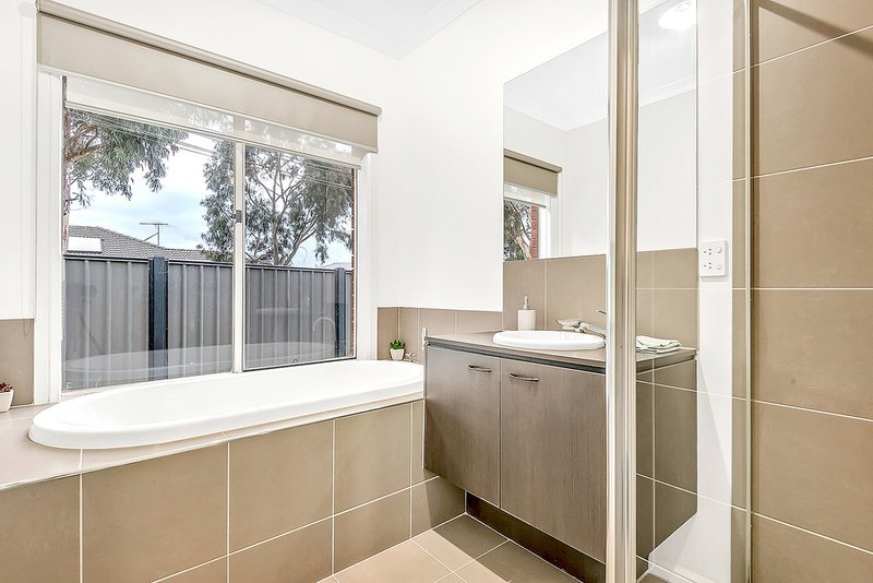 Photo - 107 Huntington Drive, Craigieburn VIC 3064 - Image 18