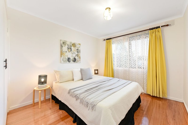 Photo - 107 Kingsclere Avenue, Keysborough VIC 3173 - Image 9