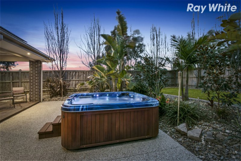 Photo - 107 Livingstone Boulevard, Pakenham VIC 3810 - Image 12