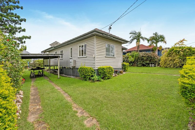 Photo - 107 Molloy Road, Cannon Hill QLD 4170 - Image 4