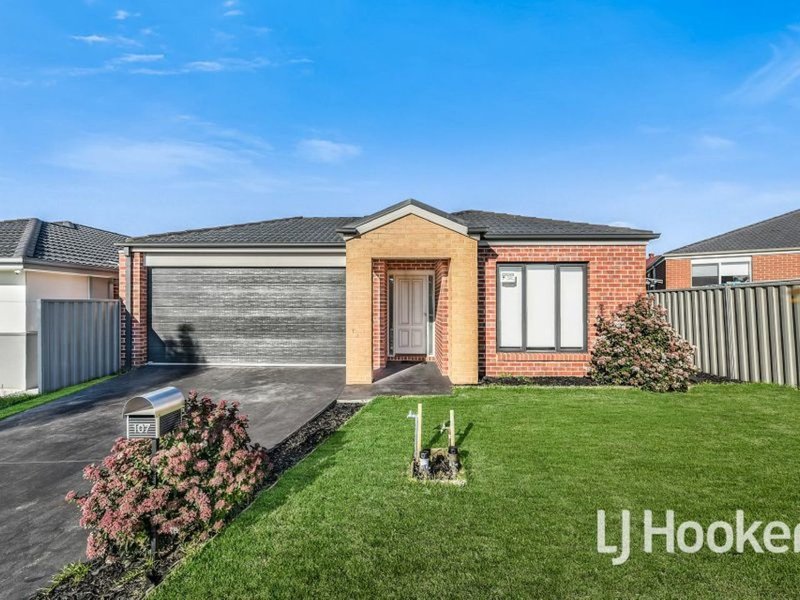 107 Scotsdale Drive, Cranbourne East VIC 3977