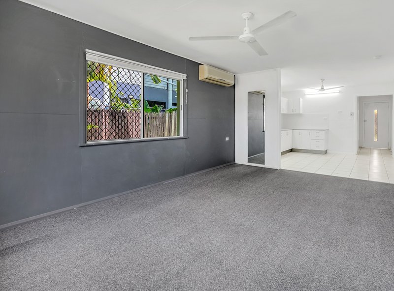 Photo - 107 Tills Street, Westcourt QLD 4870 - Image 5