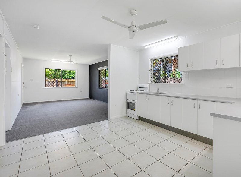 Photo - 107 Tills Street, Westcourt QLD 4870 - Image 7