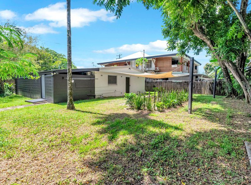 Photo - 107 Tills Street, Westcourt QLD 4870 - Image 14