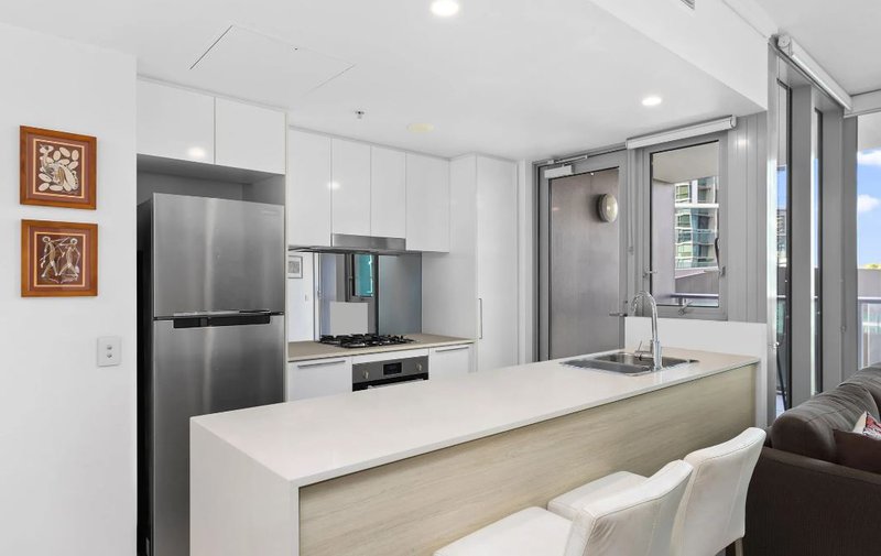 Photo - 10706/8 Harbour Road, Hamilton QLD 4007 - Image 2