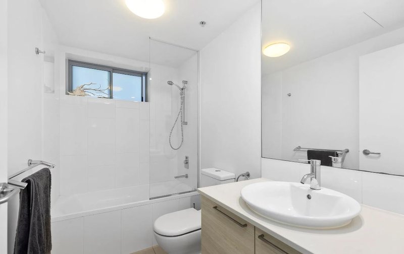 Photo - 10706/8 Harbour Road, Hamilton QLD 4007 - Image 9