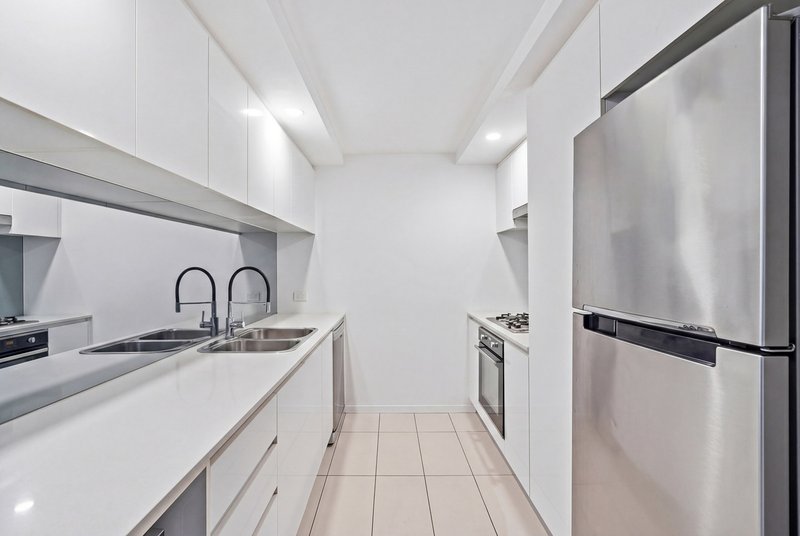 Photo - 107/11 Compass Drive, Biggera Waters QLD 4216 - Image 2