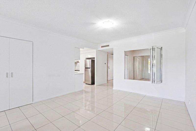 Photo - 107/11 Compass Drive, Biggera Waters QLD 4216 - Image 5