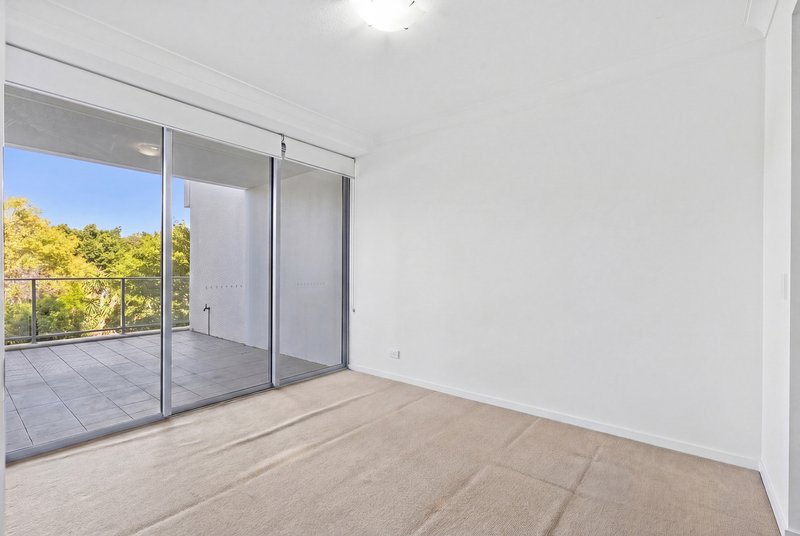 Photo - 107/11 Compass Drive, Biggera Waters QLD 4216 - Image 6