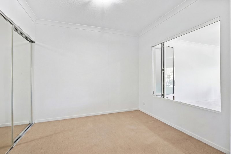 Photo - 107/11 Compass Drive, Biggera Waters QLD 4216 - Image 8