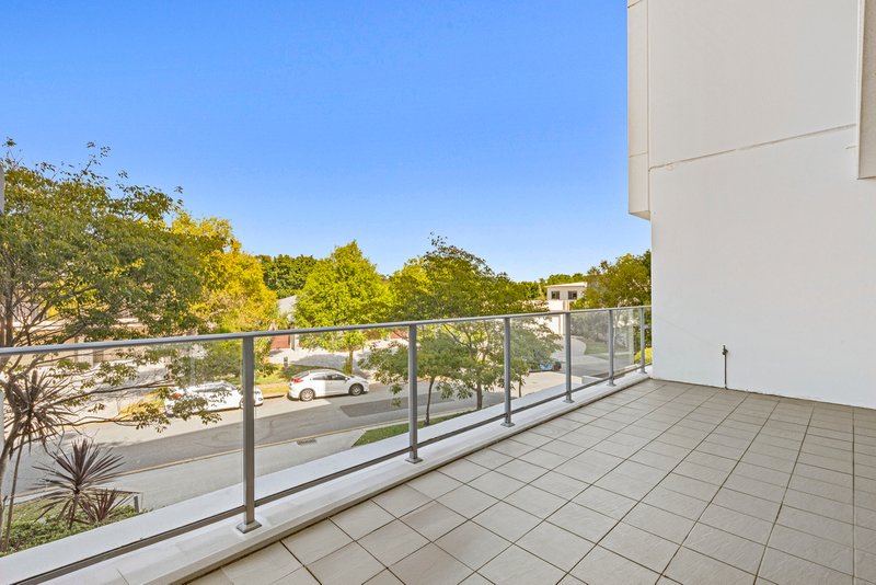 Photo - 107/11 Compass Drive, Biggera Waters QLD 4216 - Image 10