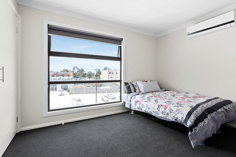 Photo - 107/141 Windermere Boulevard, Pakenham VIC 3810 - Image 7