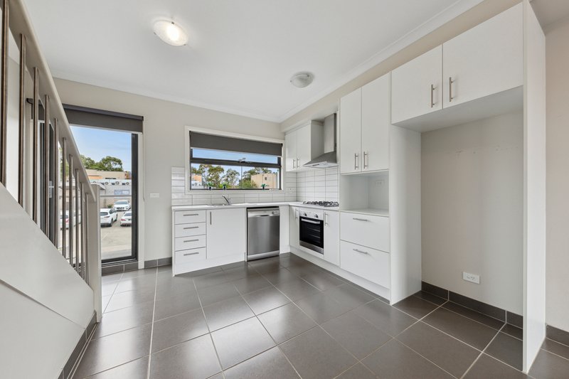 Photo - 107/141 Windermere Boulevard, Pakenham VIC 3810 - Image 5