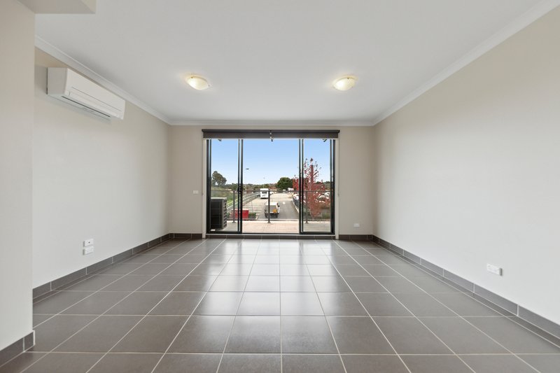 Photo - 107/141 Windermere Boulevard, Pakenham VIC 3810 - Image 11