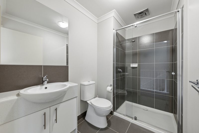 Photo - 107/141 Windermere Boulevard, Pakenham VIC 3810 - Image 15