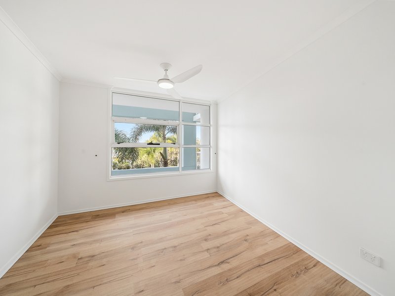 Photo - 10/77 Marine Parade, Redcliffe QLD 4020 - Image 7