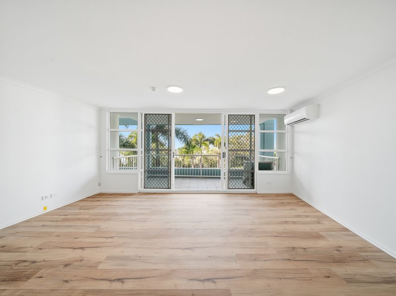 Photo - 10/77 Marine Parade, Redcliffe QLD 4020 - Image 8