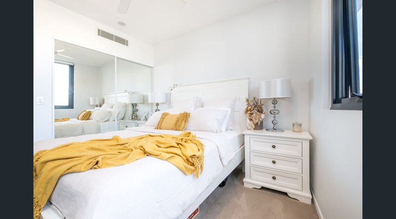 Photo - 1077/123 Cavendish Road, Coorparoo QLD 4151 - Image 4