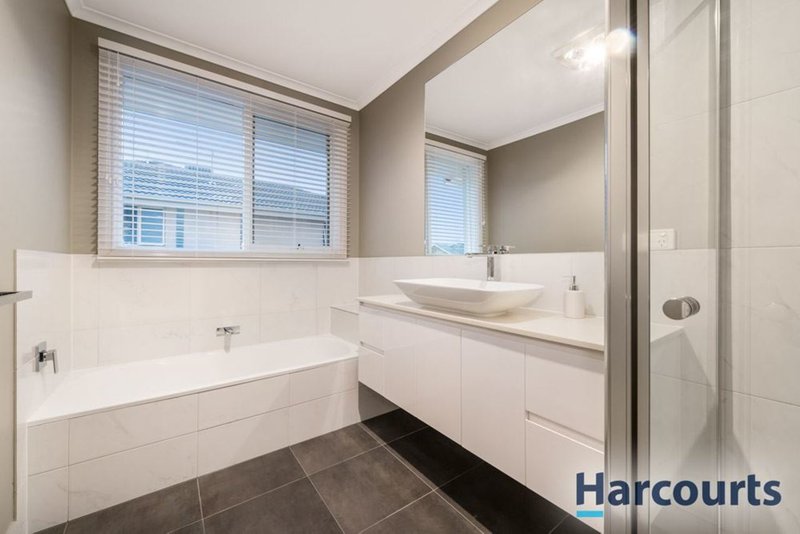 Photo - 108 Amersham Drive, Wantirna VIC 3152 - Image 7