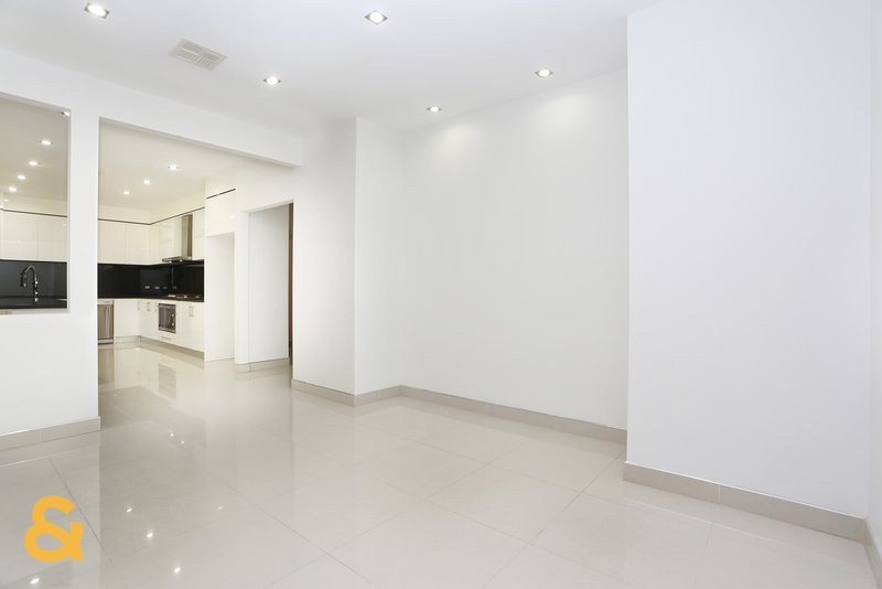 Photo - 108 Biltmore Crescent, Roxburgh Park VIC 3064 - Image 6