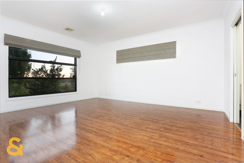 Photo - 108 Biltmore Crescent, Roxburgh Park VIC 3064 - Image 12