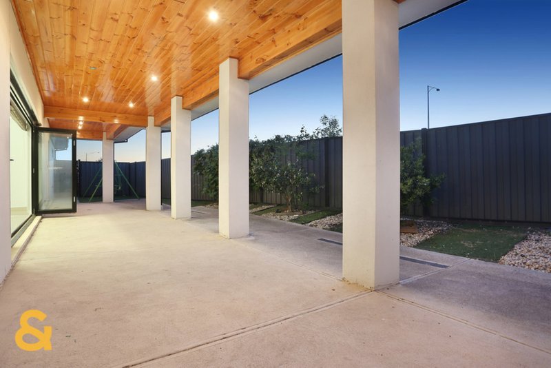 Photo - 108 Biltmore Crescent, Roxburgh Park VIC 3064 - Image 22