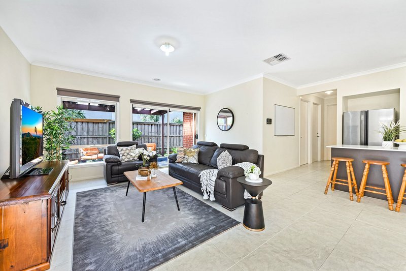 Photo - 108 Clarendon Drive, Keysborough VIC 3173 - Image 6