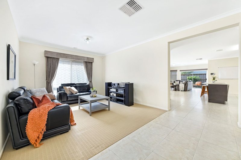 Photo - 108 Clarendon Drive, Keysborough VIC 3173 - Image 8