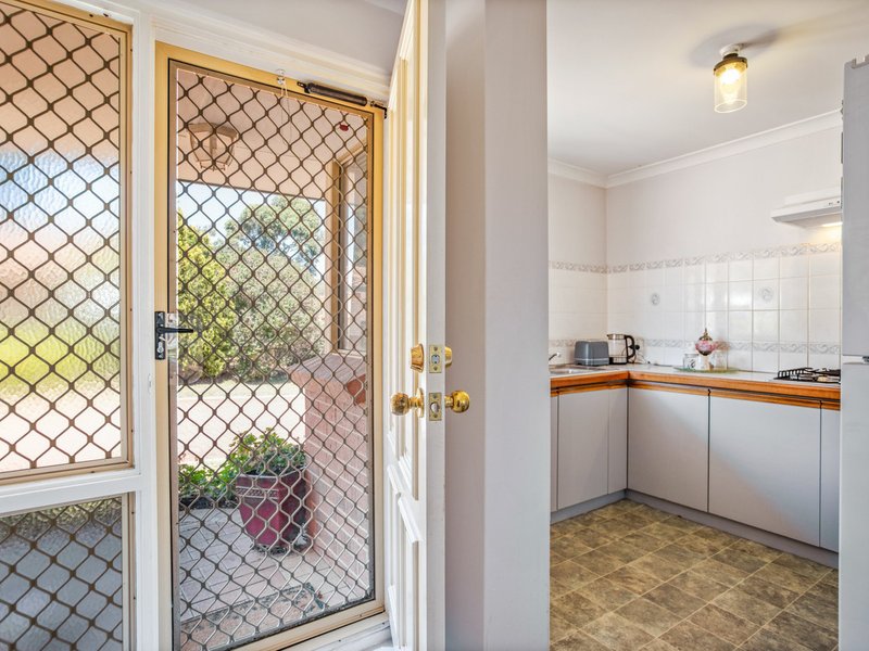 Photo - 10/8 Heron Place, Maddington WA 6109 - Image 4