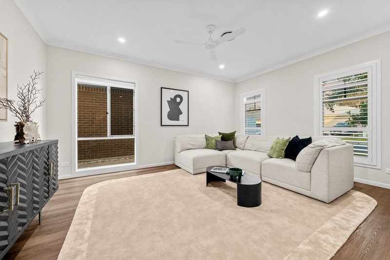 Photo - 108 Ivory Crescent, Pallara QLD 4110 - Image 3