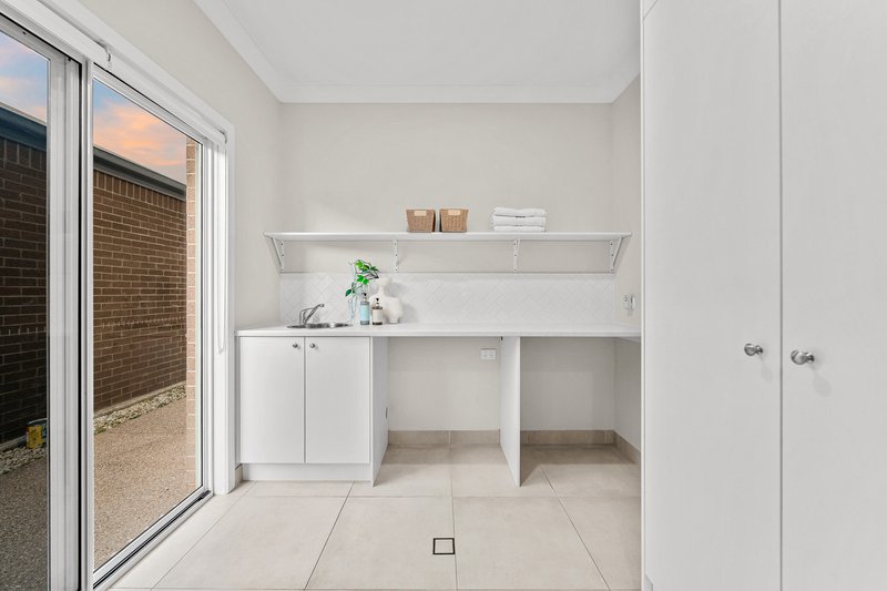 Photo - 108 Ivory Crescent, Pallara QLD 4110 - Image 24