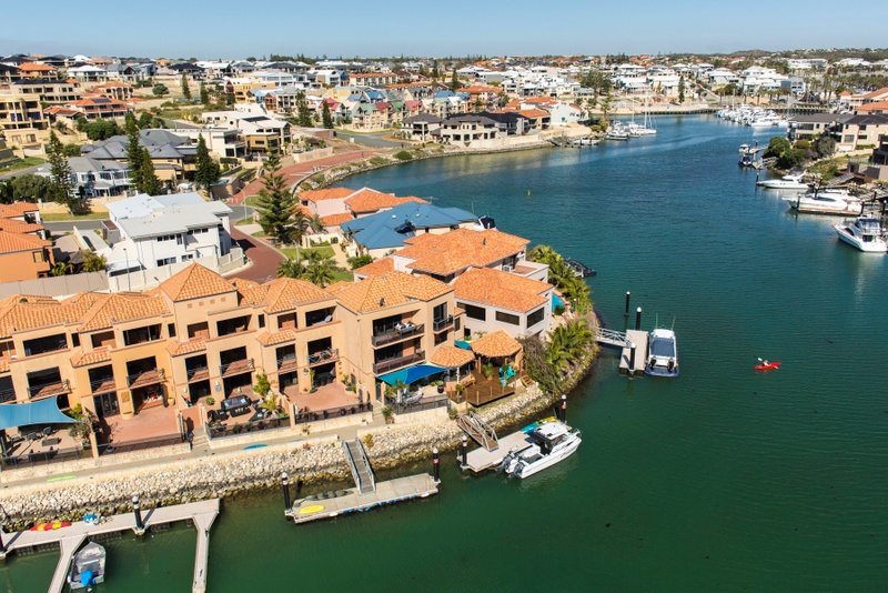 Photo - 10/8 Keys Close, Mindarie WA 6030 - Image 2