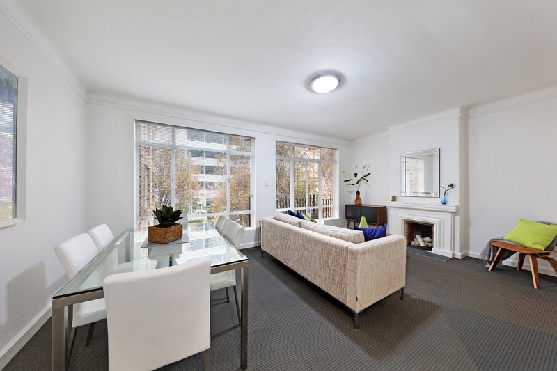 Photo - 10/8 Louise Street, Melbourne VIC 3004 - Image 3