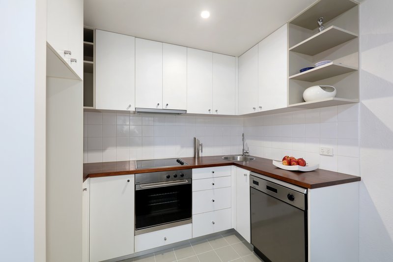 Photo - 10/8 Louise Street, Melbourne VIC 3004 - Image 6