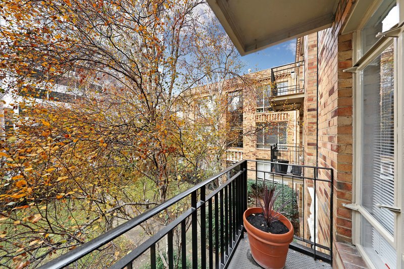 Photo - 10/8 Louise Street, Melbourne VIC 3004 - Image 10