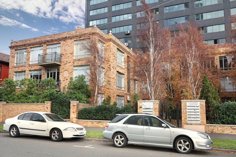 Photo - 10/8 Louise Street, Melbourne VIC 3004 - Image 11