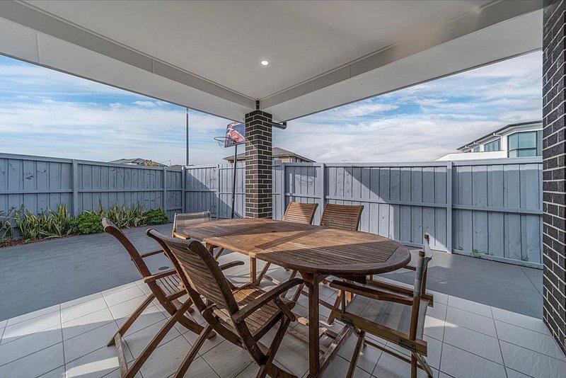 Photo - 108 Macksville Street, Carnes Hill NSW 2171 - Image 5